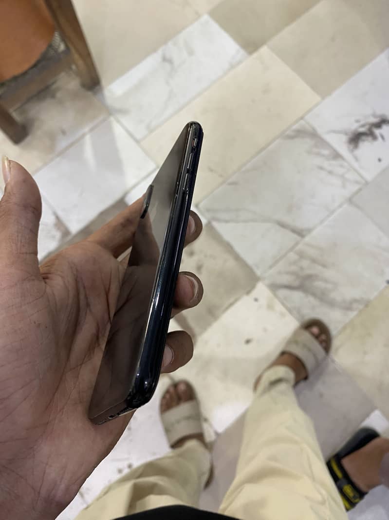 Apple iPhone X 3