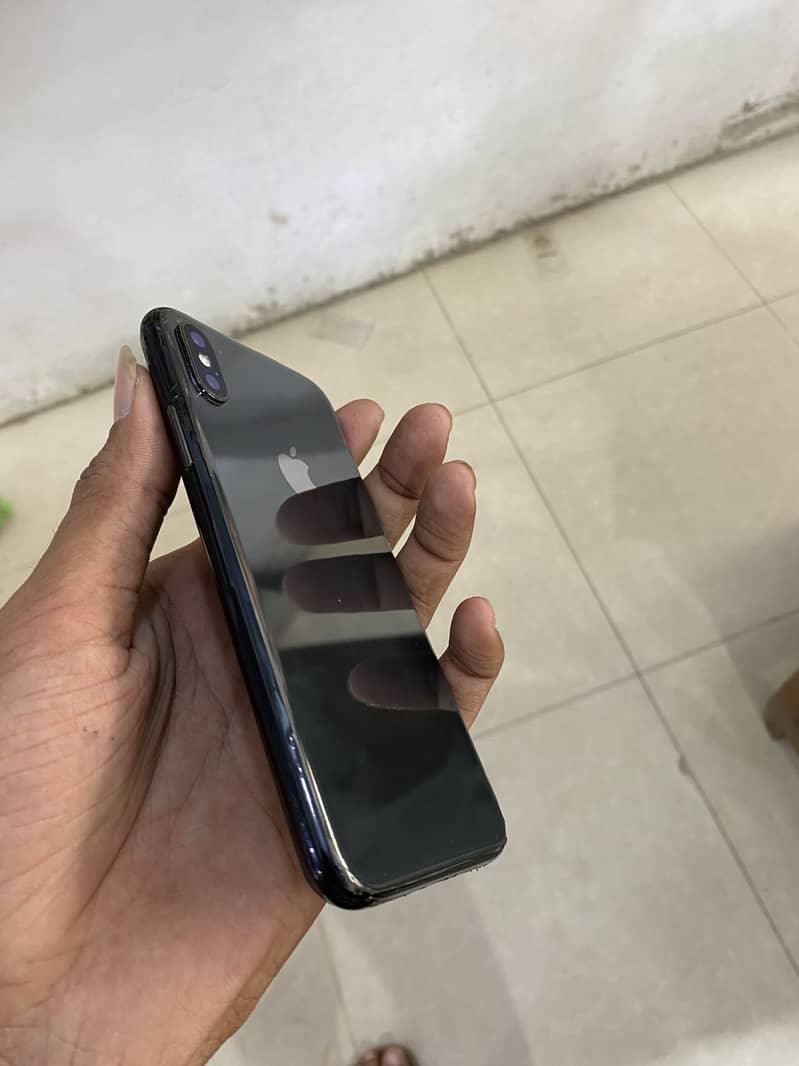 Apple iPhone X 4