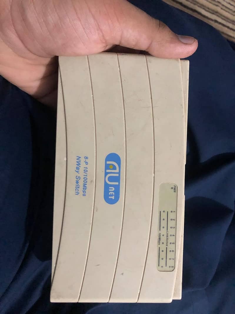 Network Switch 8-Port 1