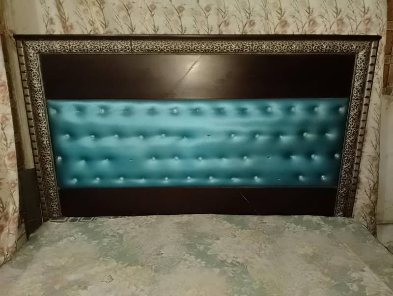 bed +2 side tables 2