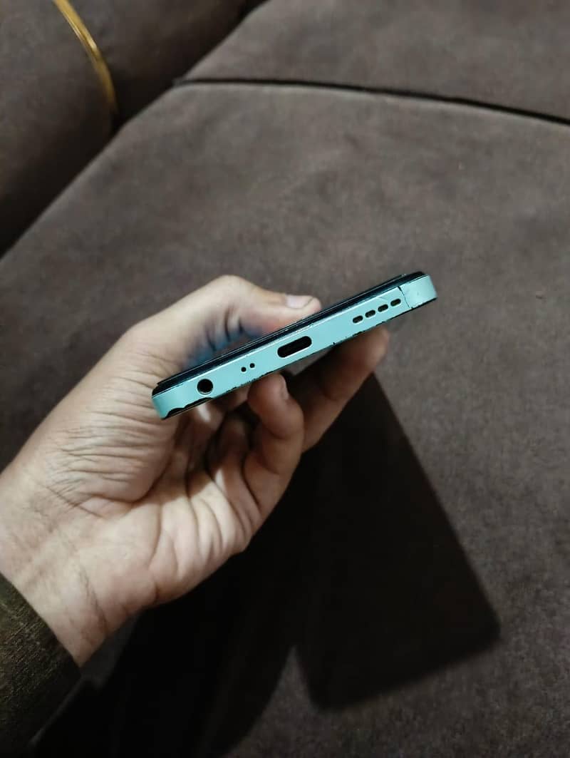 Realme C35 4