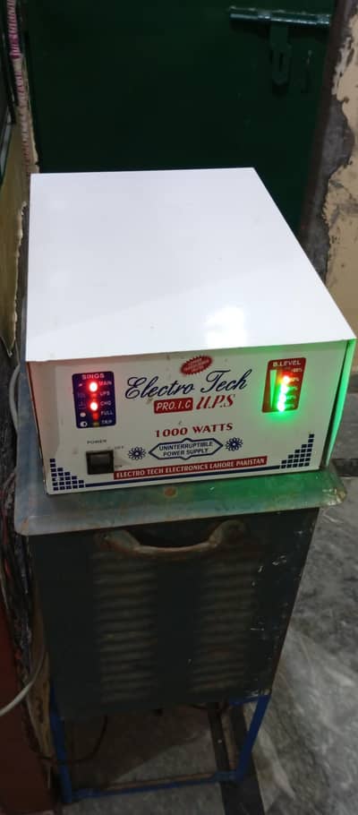 1000 Watts UPS