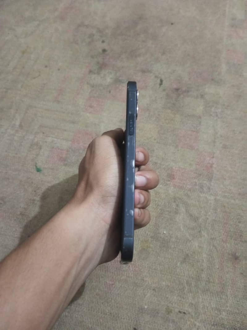 Apple iPhone 12 4