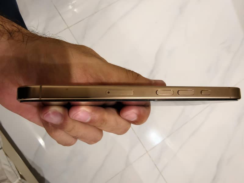 Apple iPhone 16 Pro 2