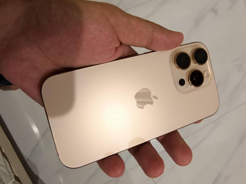 Apple iPhone 16 Pro 3