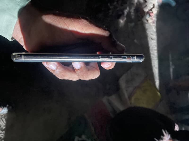 iPhone XS 4