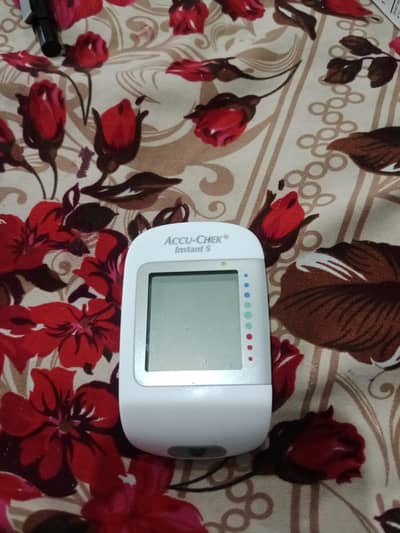 Accu-Chek Instant S Sugar Testing Machine / Glucometer