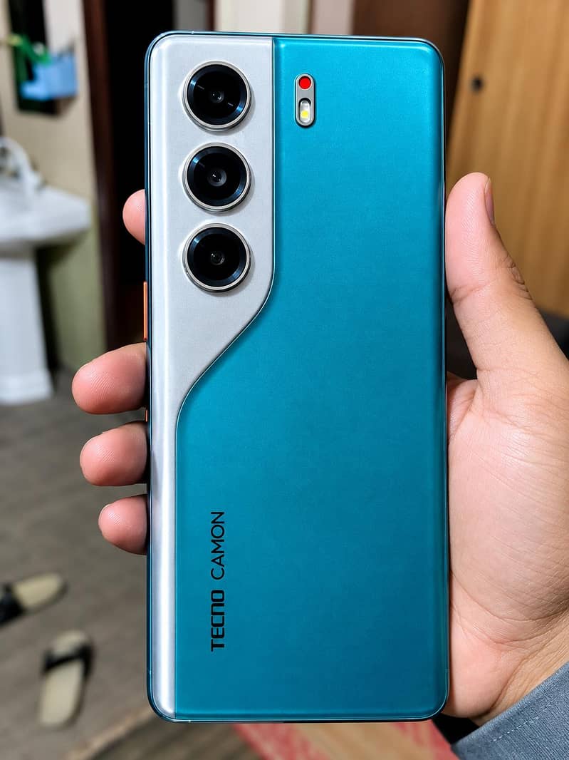Tecno CAMON 40 Pro 0