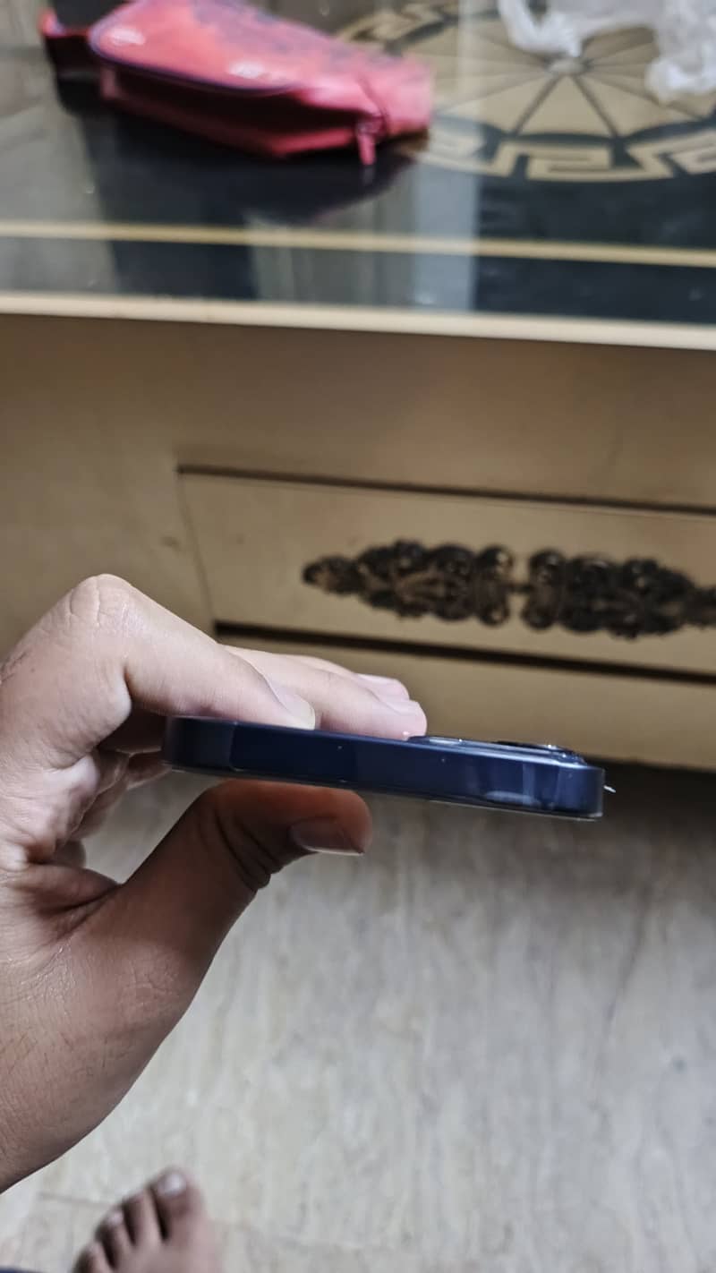 Apple iPhone 13 1