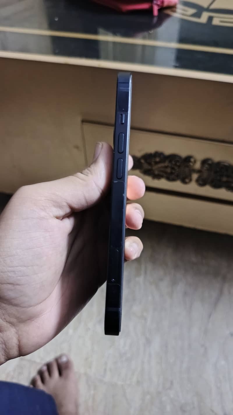 Apple iPhone 13 2