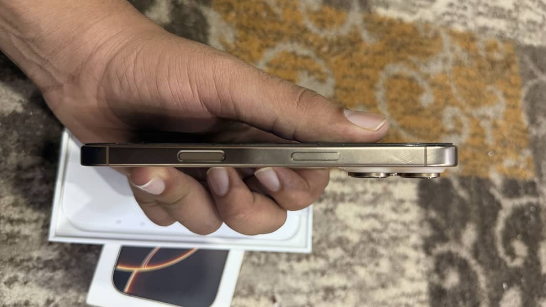 Apple iPhone 16 Pro 5