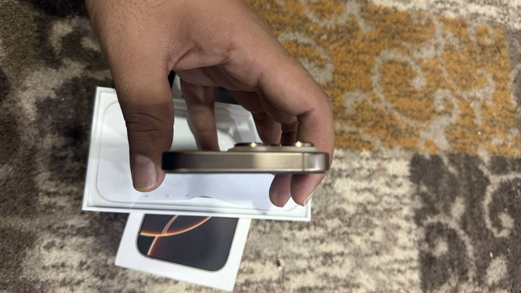 Apple iPhone 16 Pro 6