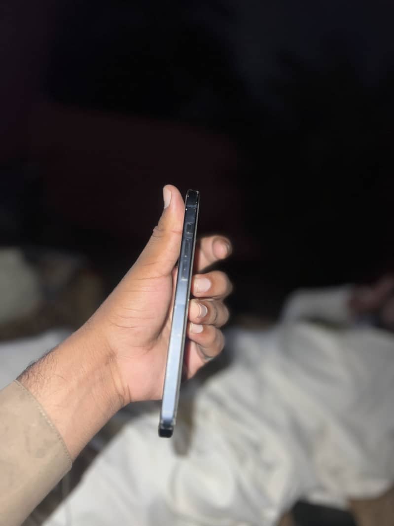 Apple iPhone 15 Pro Max 2