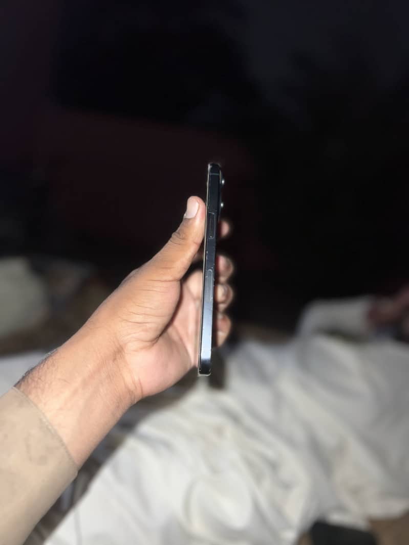 Apple iPhone 15 Pro Max 3