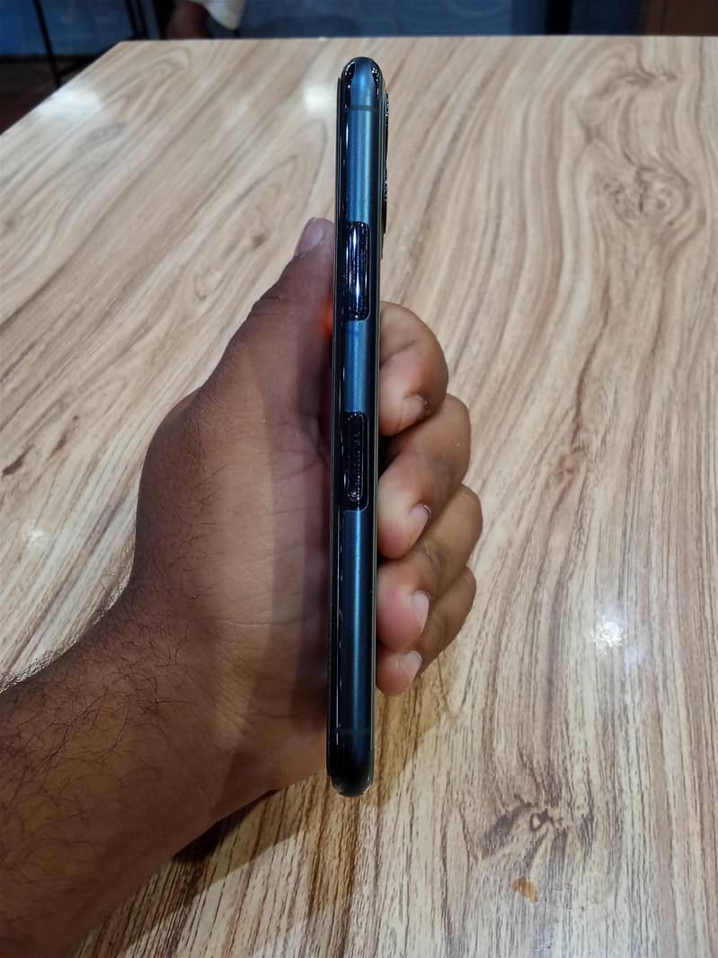Apple iPhone 11 Pro 2