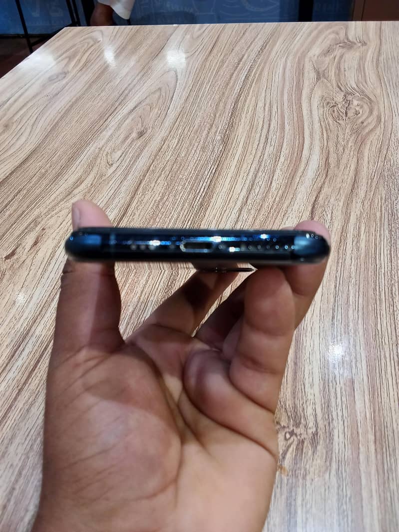 Apple iPhone 11 Pro 4