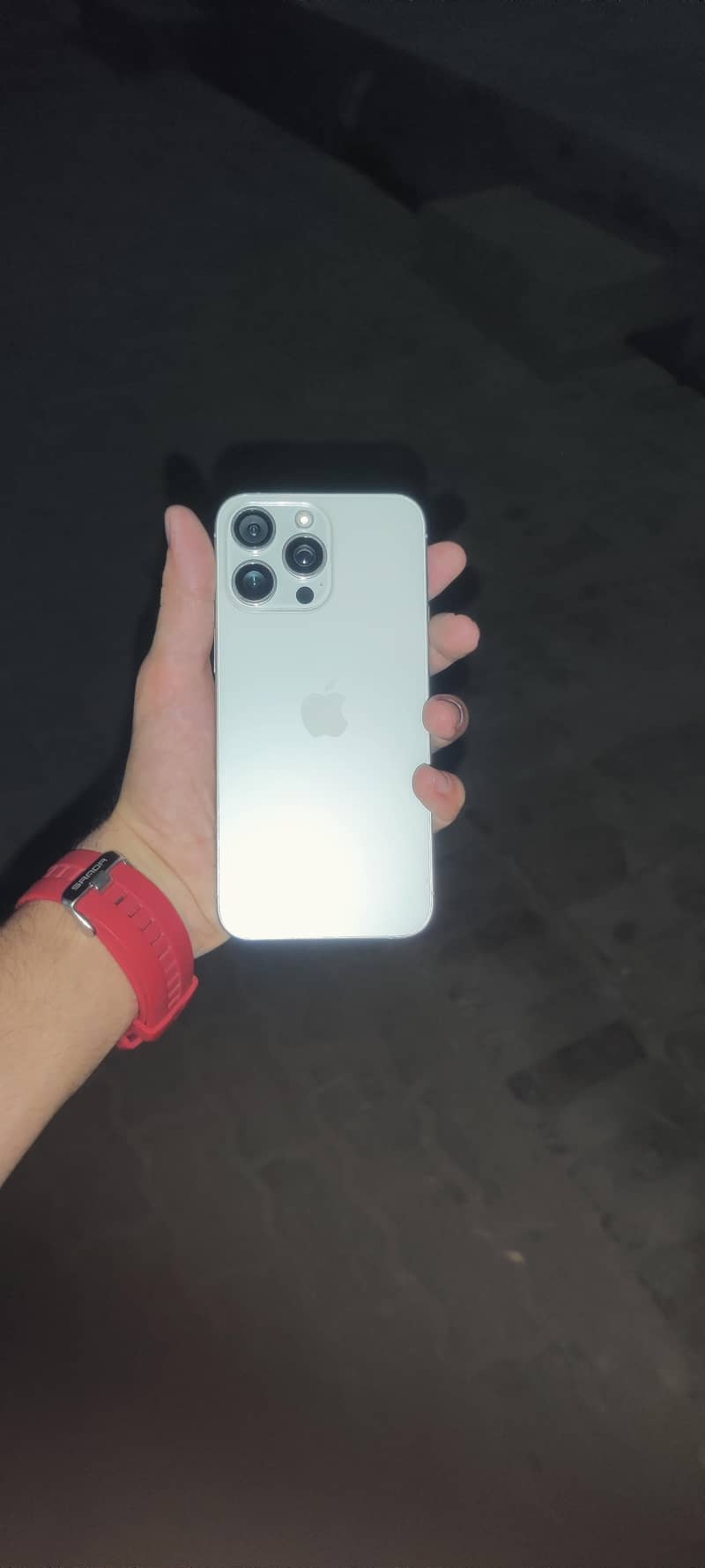 Apple iPhone 15 Pro Max 3