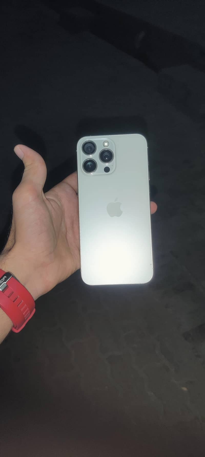 Apple iPhone 15 Pro Max 4