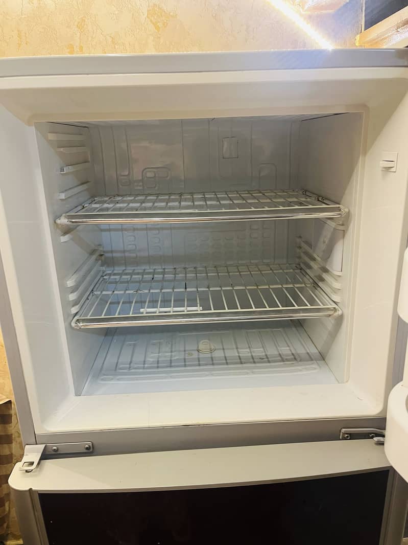 Medium size  fridge 3