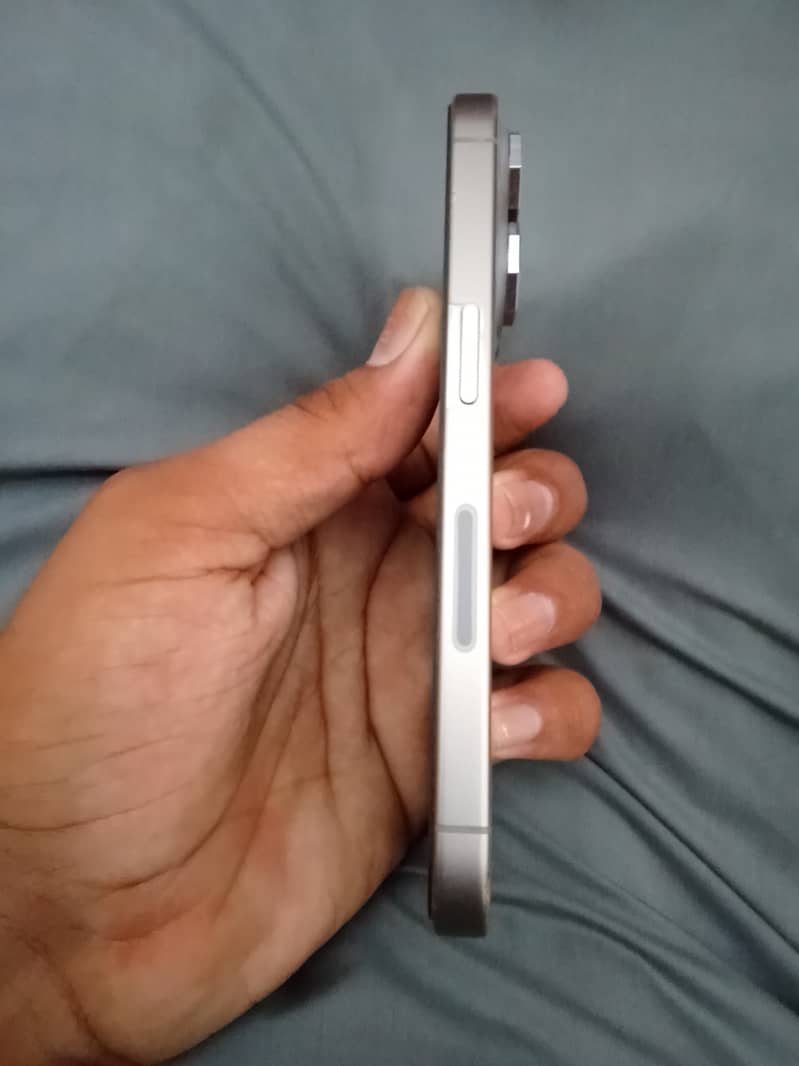 Apple iPhone 15 Pro 2