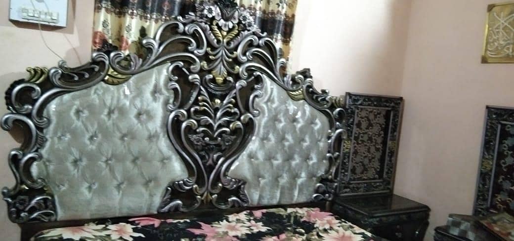 bed & side tables 0