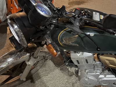 Honda cg 150.  Army green colour