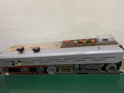 Sealer machine (conveyer sealer)