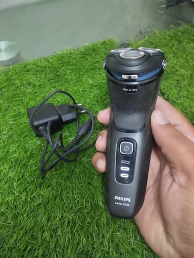 Philips 5D shaver wet & dry with charger