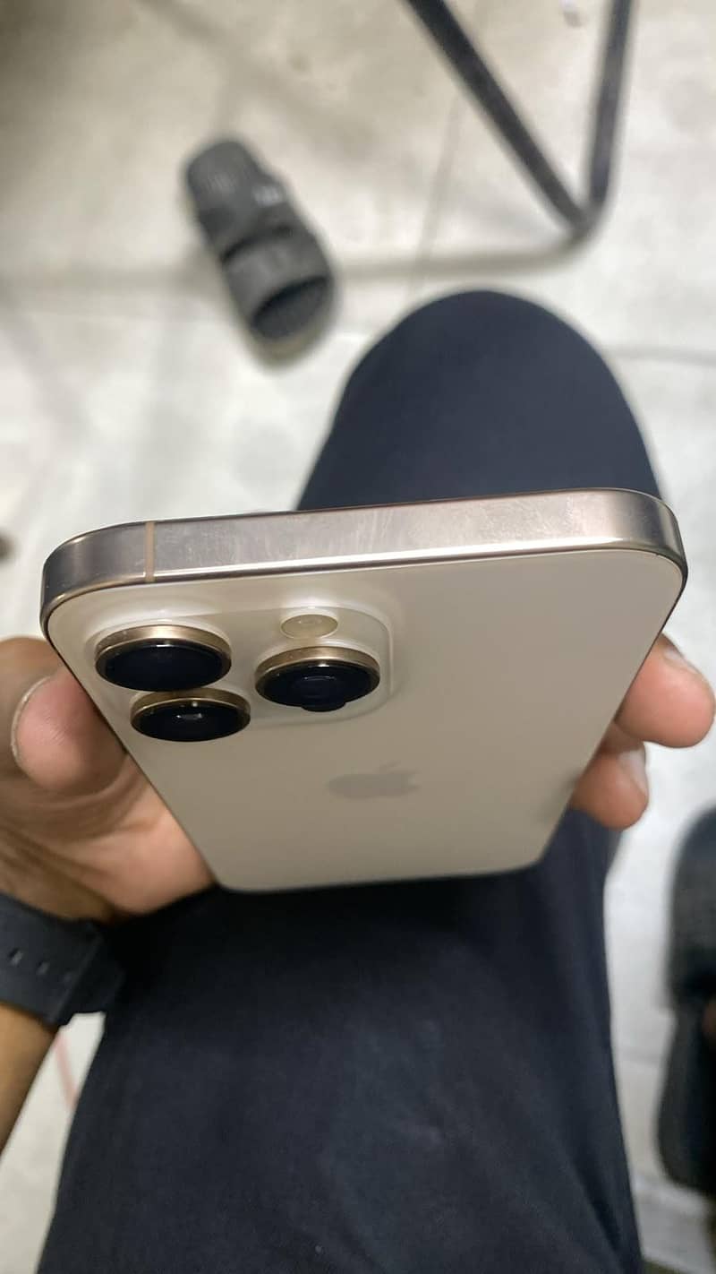 Apple iPhone 16 Pro Max 3