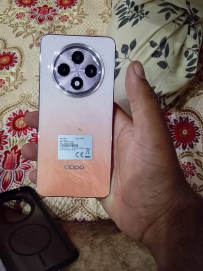 OPPO Reno12 F