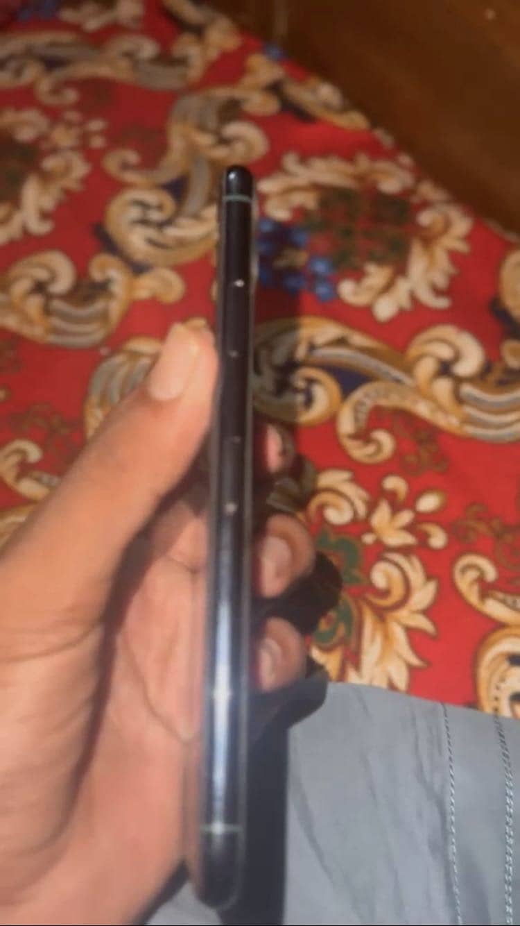 Apple iPhone 11 Pro Max 2