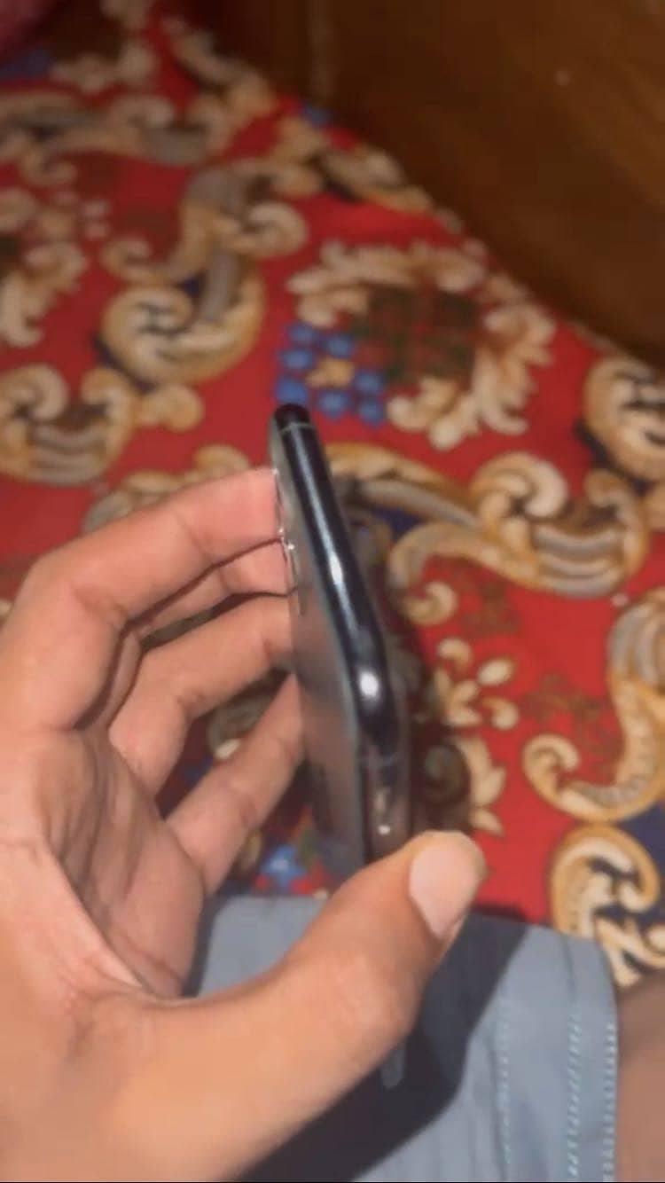 Apple iPhone 11 Pro Max 3