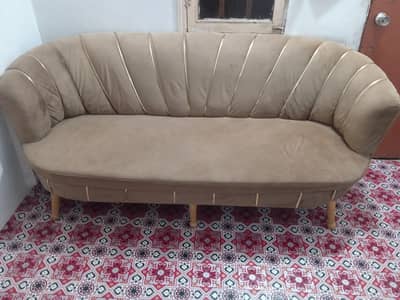 sofa 3 seater ha bilkul new ha bus 1 month phila Lia tha ab used ma