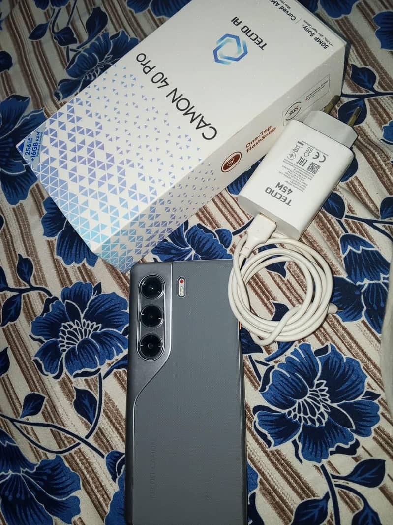 Tecno CAMON 40 Pro 0