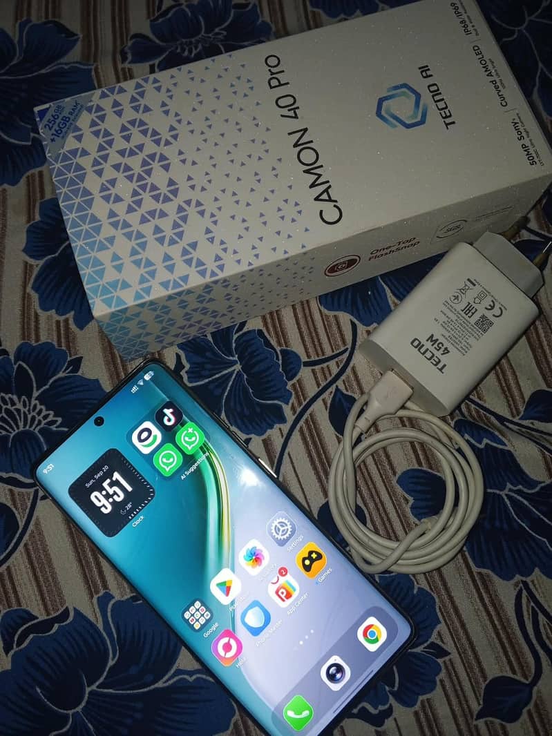 Tecno CAMON 40 Pro 1