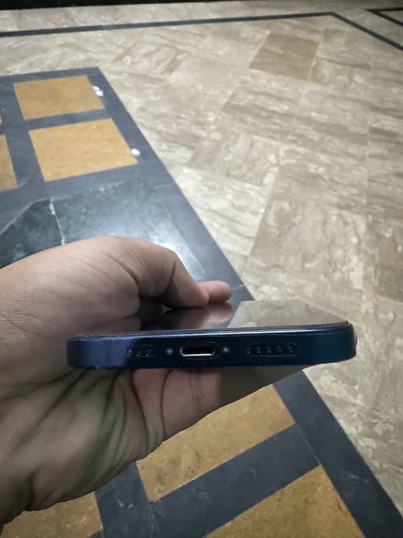 Apple iPhone 12 1