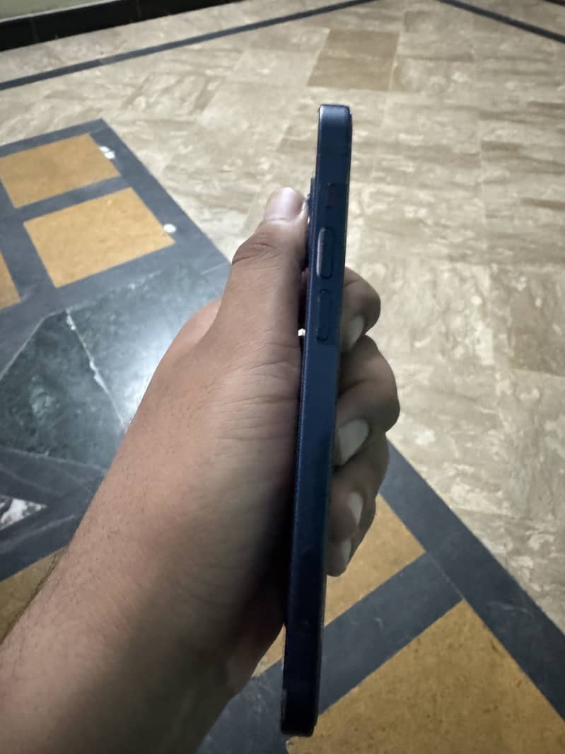Apple iPhone 12 3