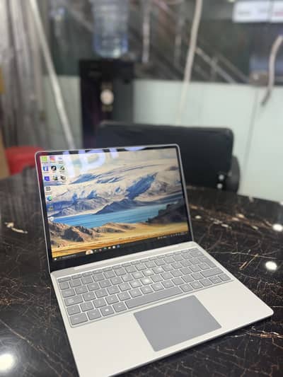 Microsoft surface laptop go touch screen