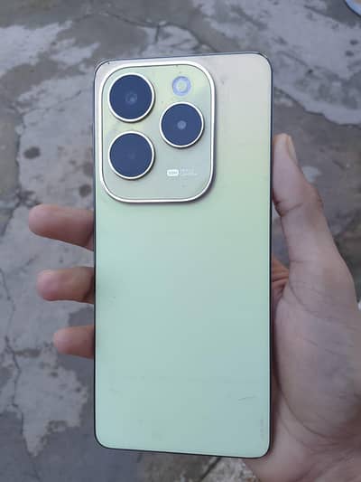 Infinix Hot 40 condition pic ma Dakh skta hain