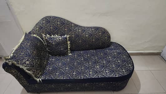 Dark blue and golden dewan