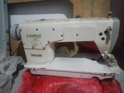 sewing machine 25,000 number 03705704784
