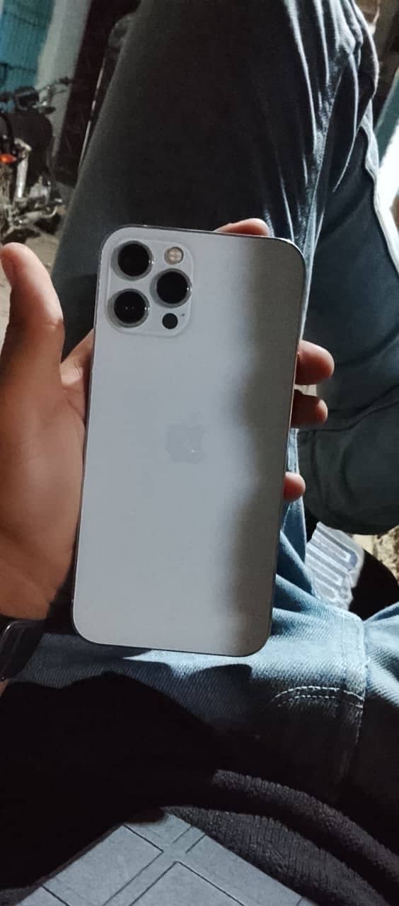 Apple iPhone 12 2