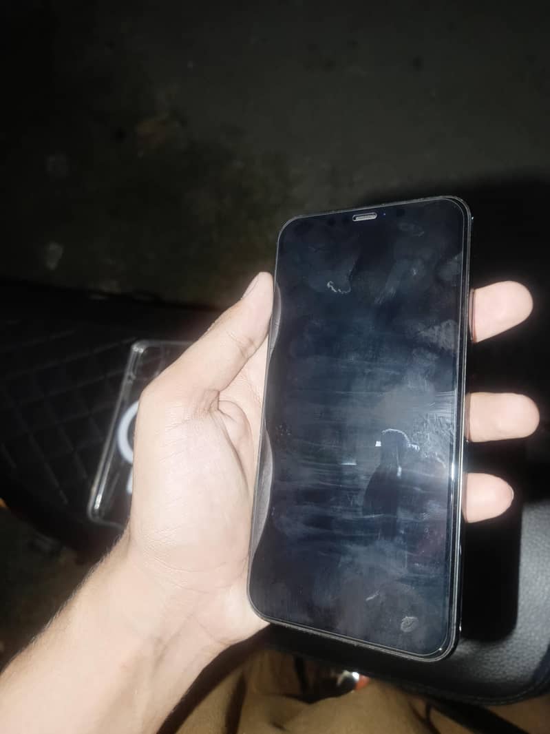 Apple iPhone 11 Pro Max 3