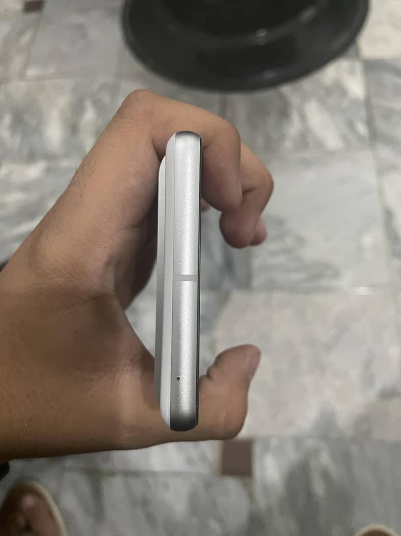 Google Pixel 7 4