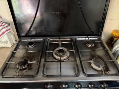 COOKING RANGE WITH 5 BURNER