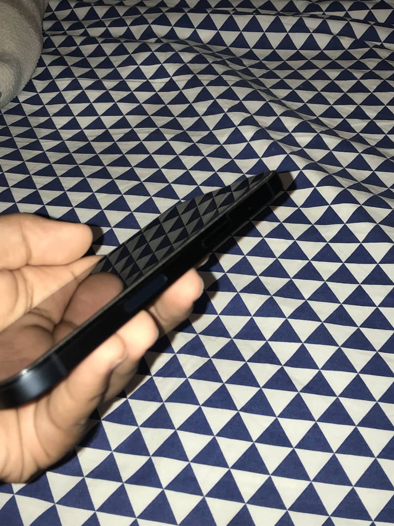 Apple iPhone 13 2