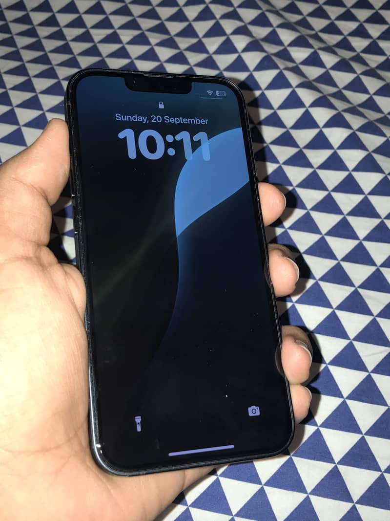 Apple iPhone 13 4