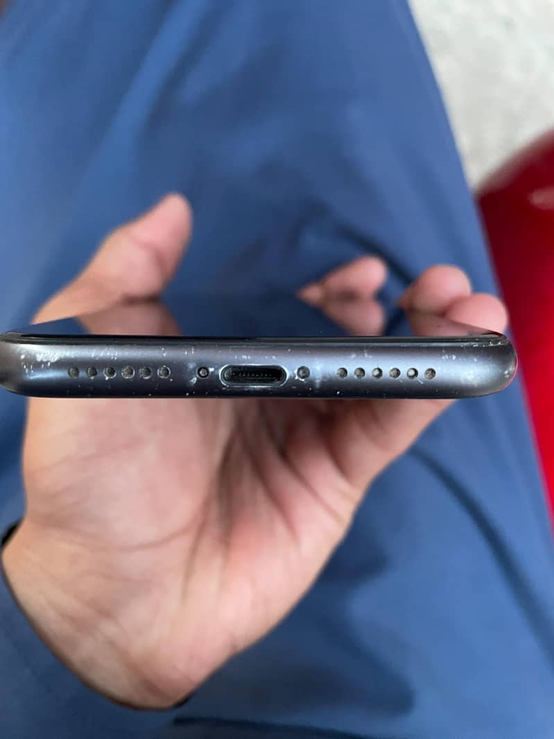 Apple iPhone 11 3