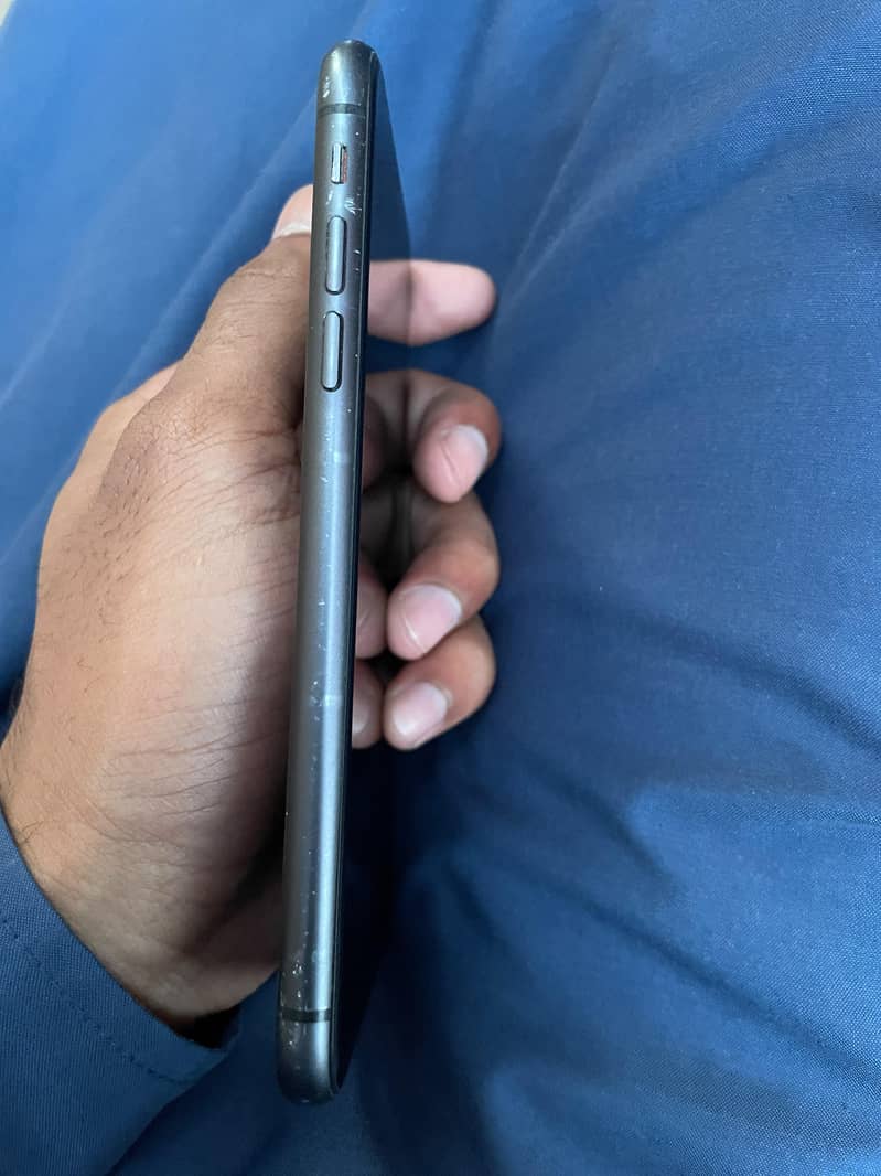 Apple iPhone 11 4
