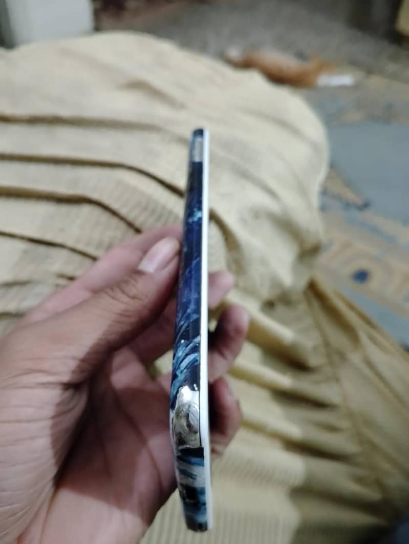 Sharp Aquos R2 1